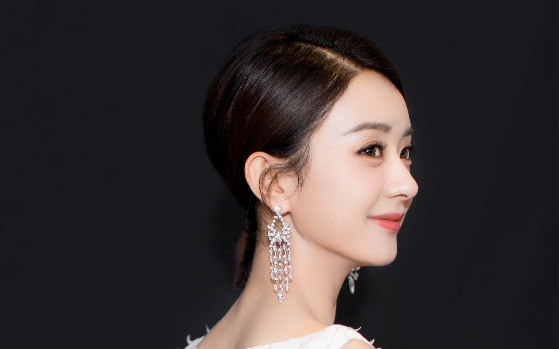 西甲教练团队使用情绪识别设备评估战术理解负荷阈值,情感负荷理论